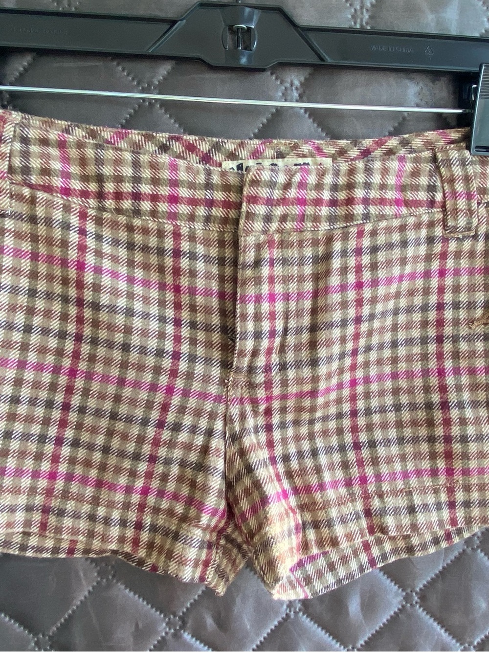 Vintage Y2K Volcom ‘Plaid Shmad’ 2.5 inch Low Rise Shorts Size 5